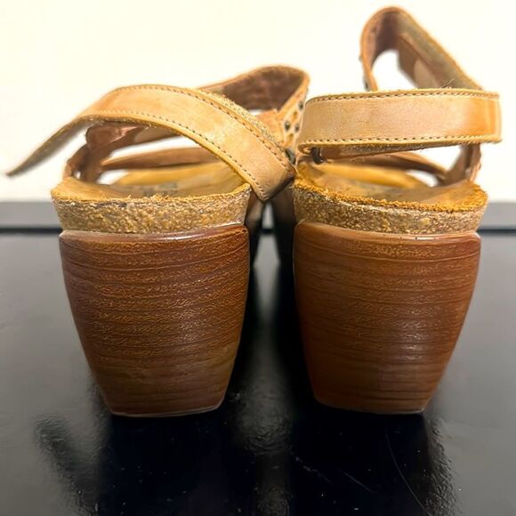 Naot Heeled Studded Leather Straps Sandals Sz 37 - Picture 5 of 11